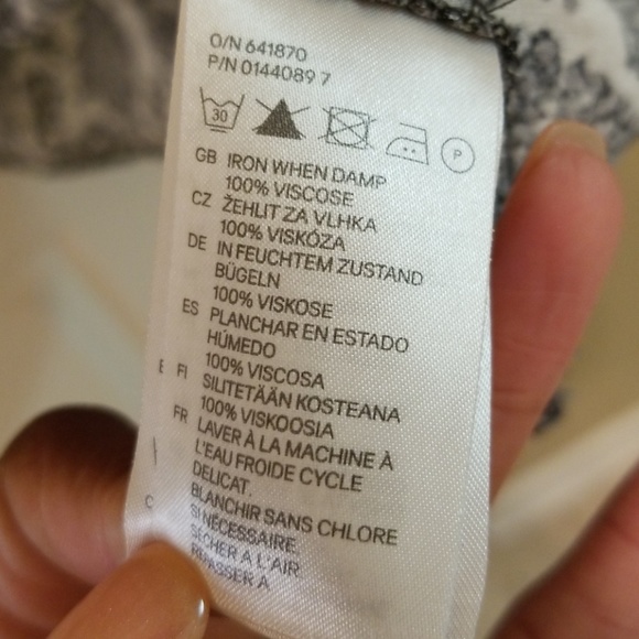 H&M Snakeprint Blouse - Picture 2 of 3